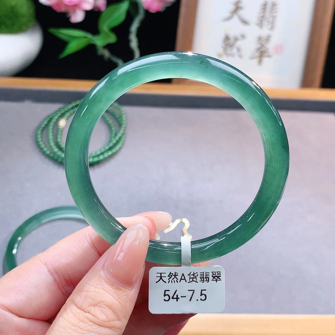未镶嵌手镯（圆镯）翡翠