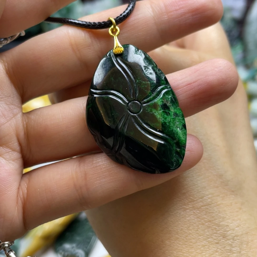 翡翠颈饰未镶嵌牌子