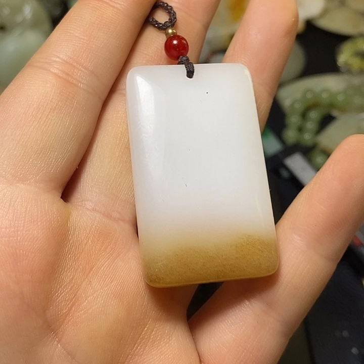 颈饰未镶嵌和田玉（糖玉）