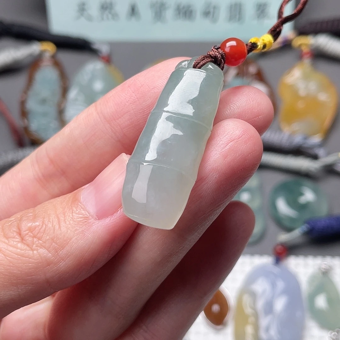 翡翠未镶嵌颈饰叶子