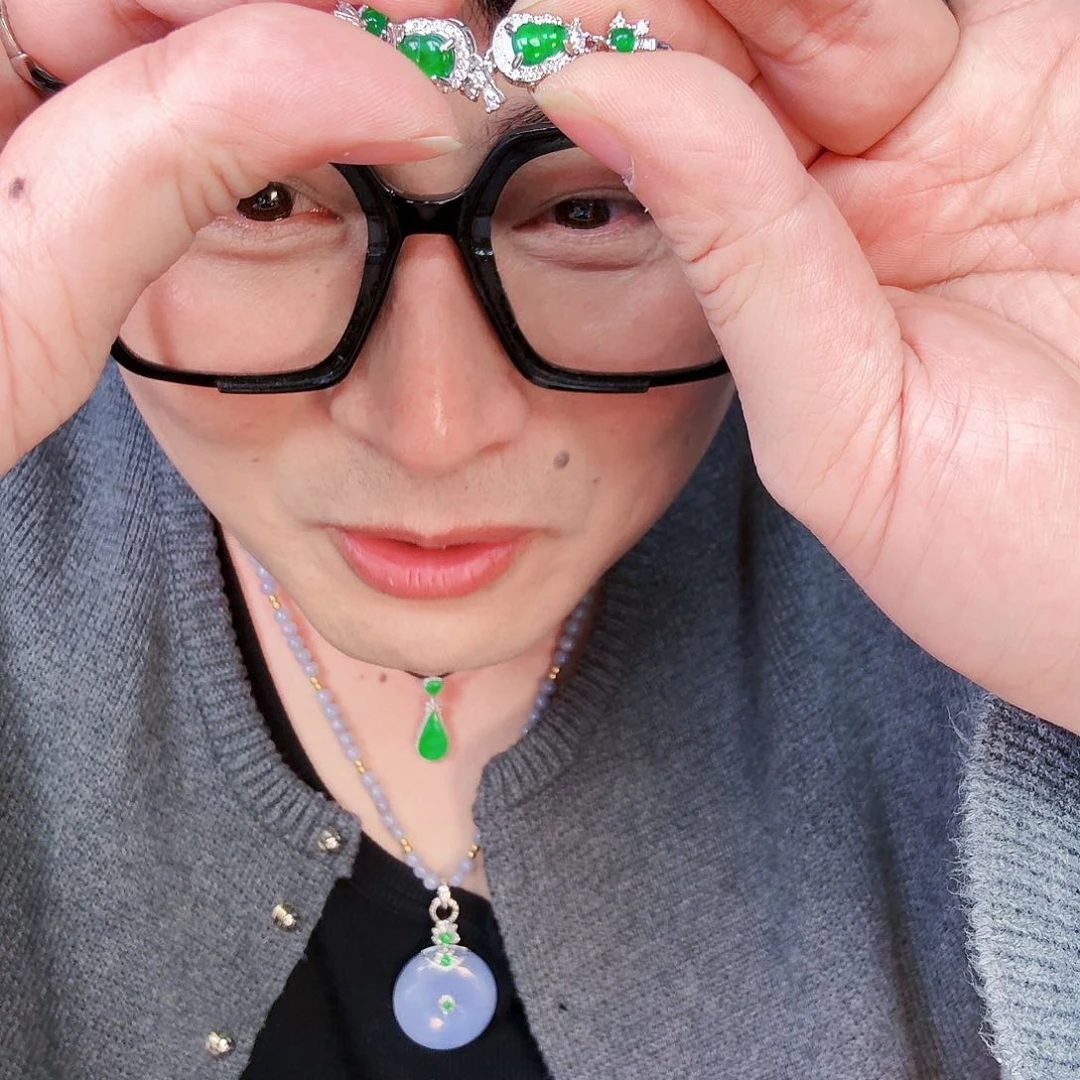 翡翠颈饰未镶嵌一对