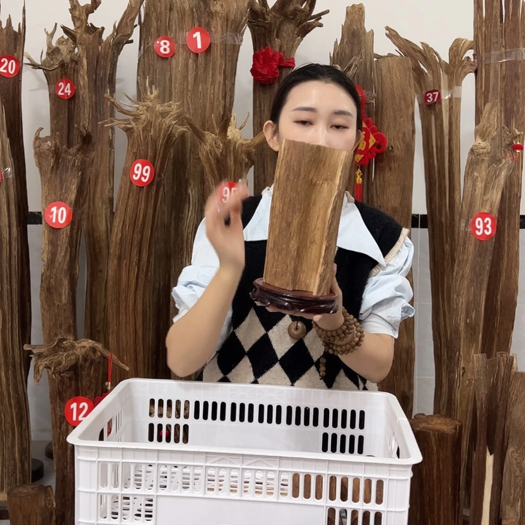 沉香碎屑沉香原材料