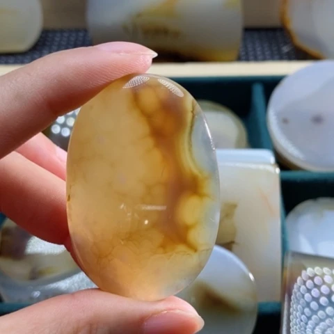 玛瑙/玉髓颈饰未镶嵌阿*