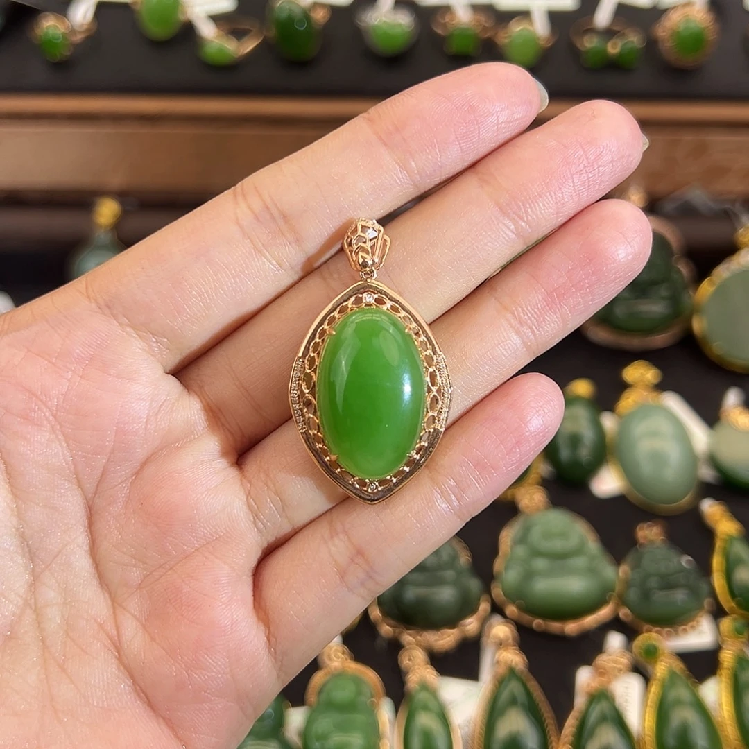 和田玉（碧玉）18K金镶嵌颈饰苹果绿蛋面23mm