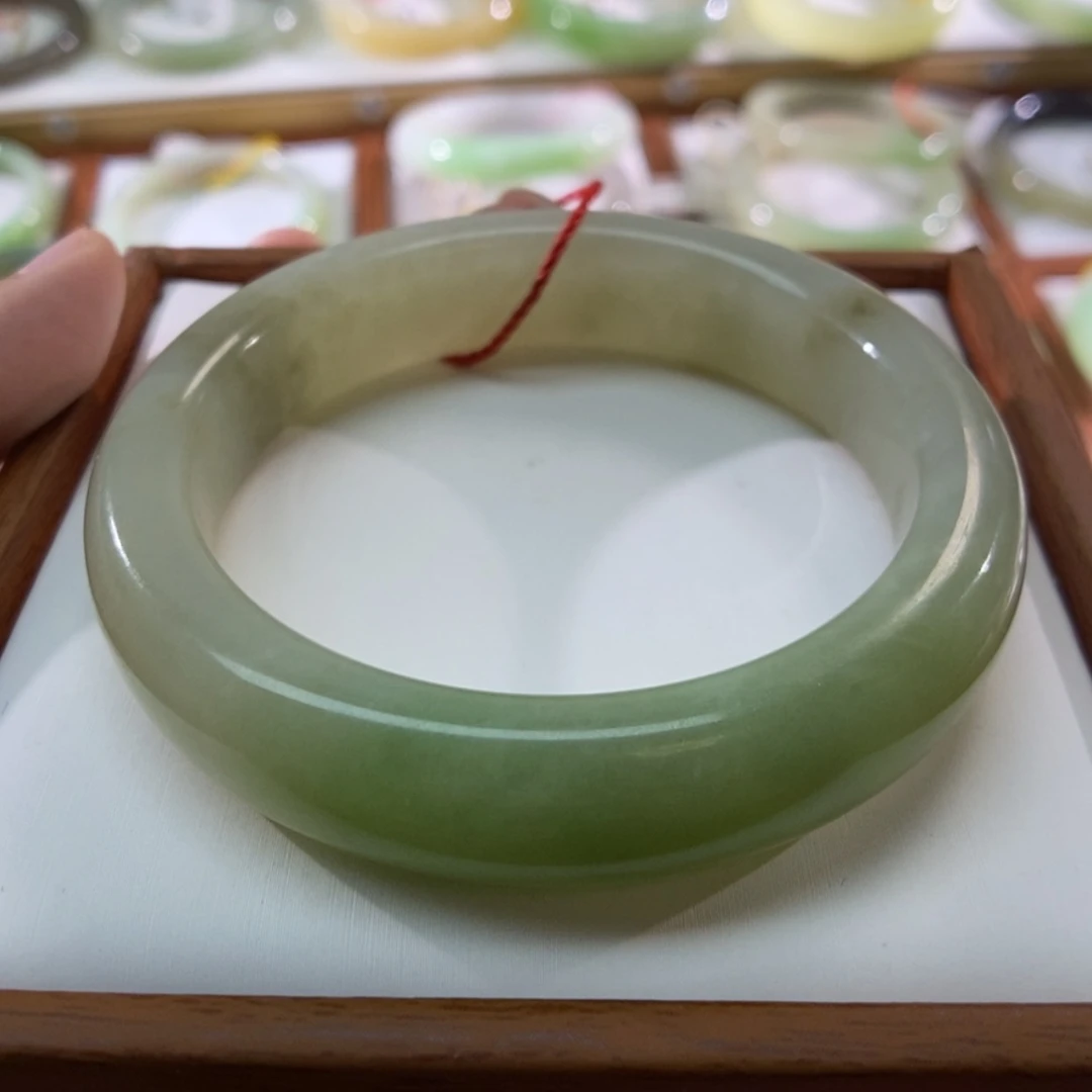 【闪购商品】未镶嵌手镯和田玉（翠青玉）