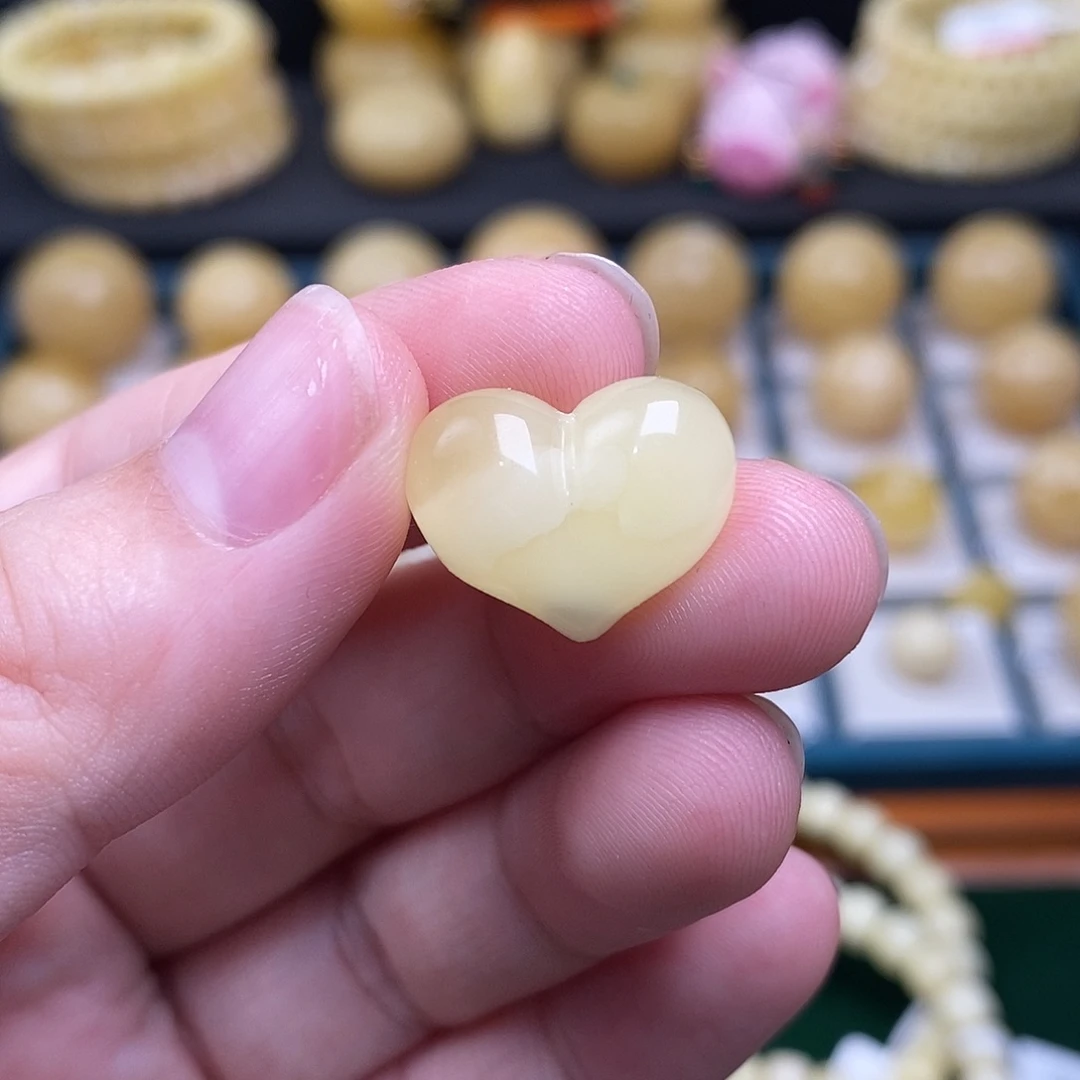 蜜蜡未镶嵌珠宝奇石17.6*14