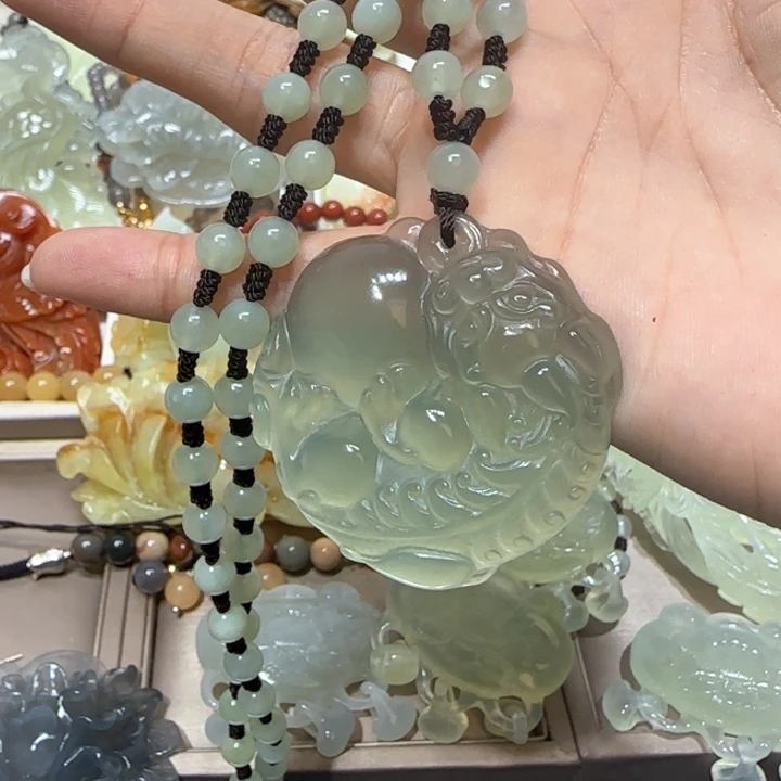 蛇纹石玉吊坠未镶嵌