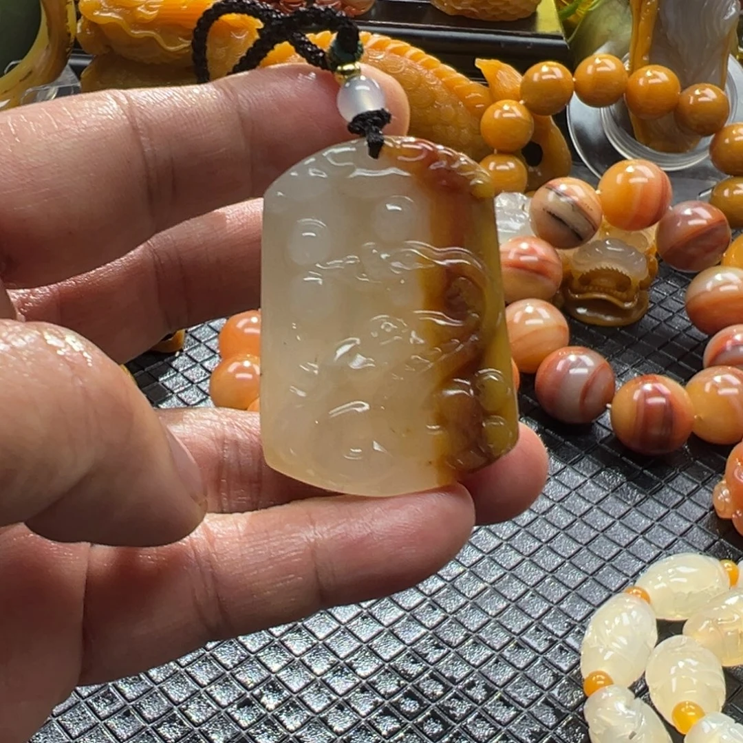 石英质玉未镶嵌颈饰