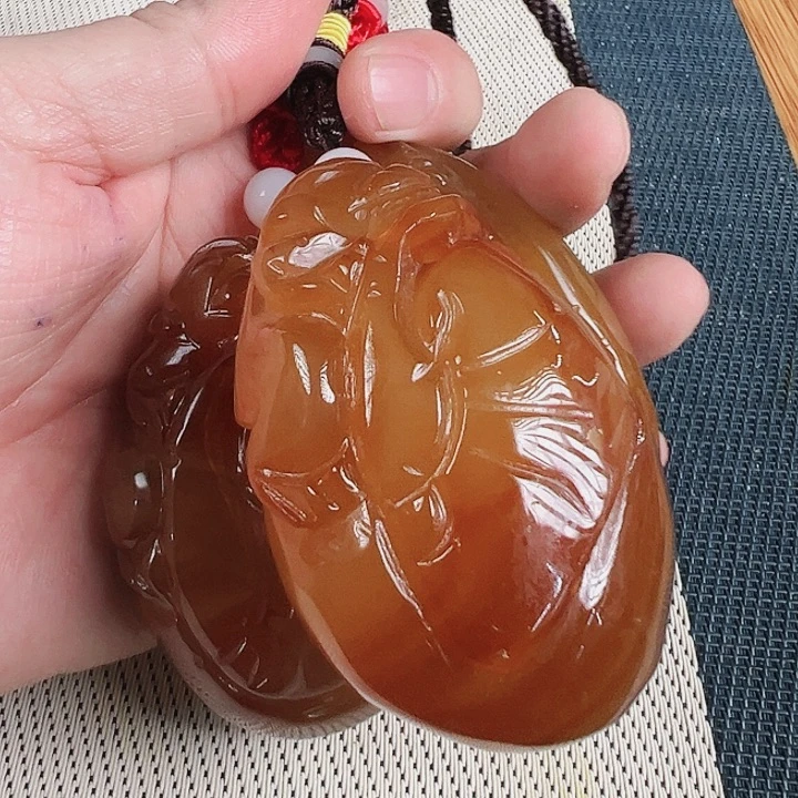 人***华未镶嵌玛瑙/玉髓珠宝奇石