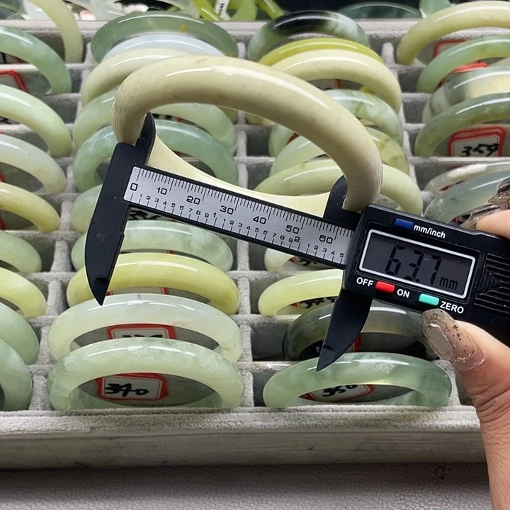 蛇纹石玉未镶嵌手镯323