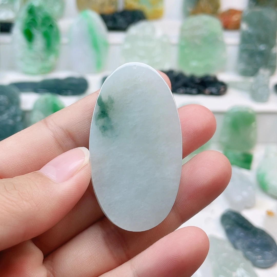 翡翠颈饰未镶嵌无事牌