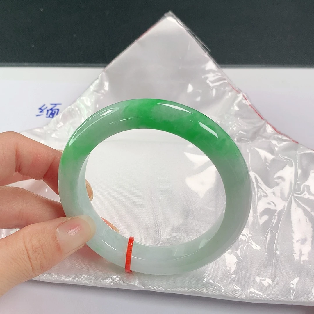 翡翠未镶嵌手镯051