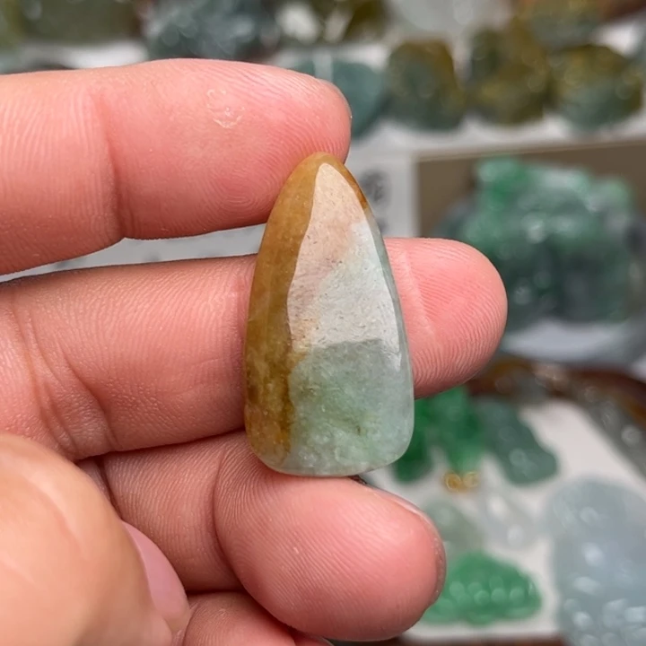 翡翠未镶嵌颈饰无事牌