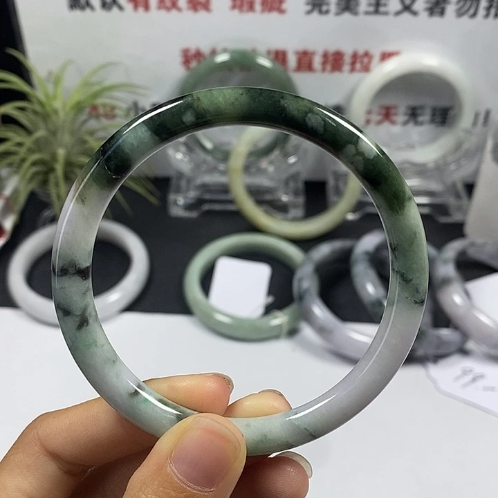未镶嵌手镯翡翠10号。 60圈