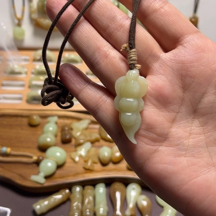 和田玉未镶嵌颈饰清货，放漏