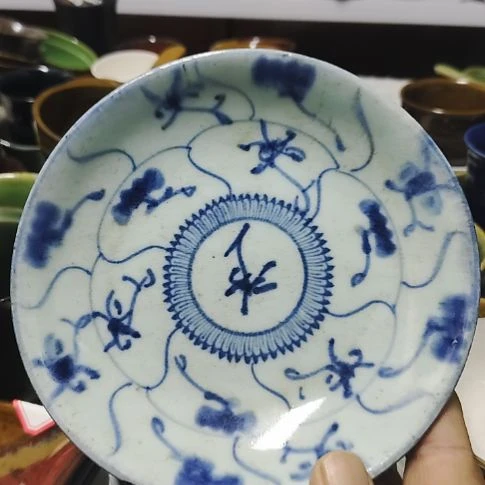 瓷片瓷片，各种摆件，均有瑕疵。沙锅！