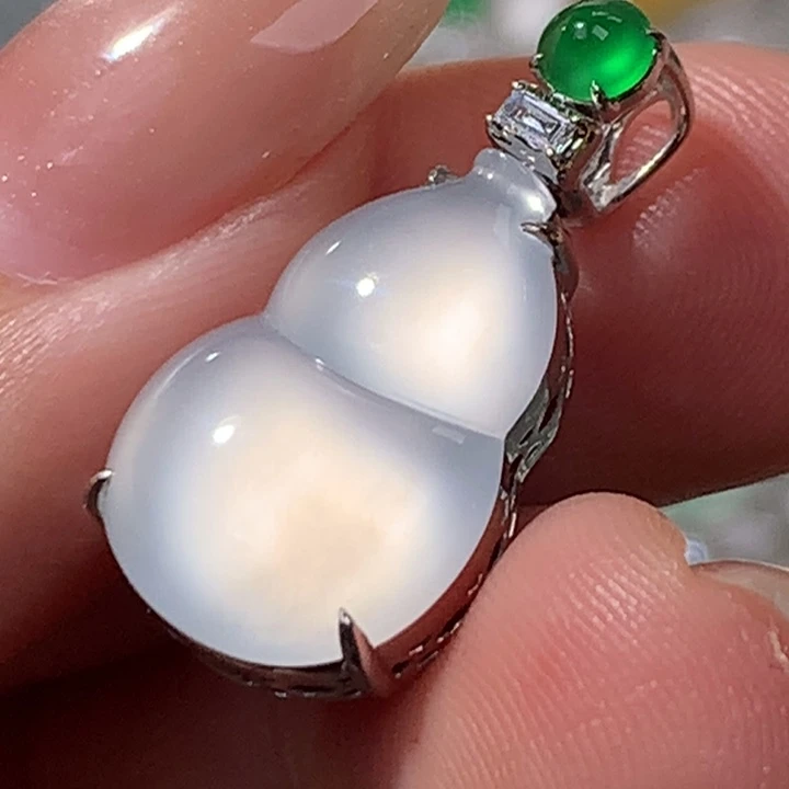 翡翠18K金镶嵌吊坠(不含链)葫芦