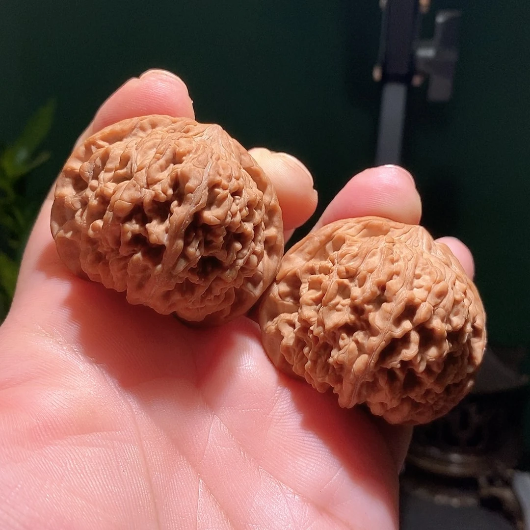 沃***焦把件文玩核桃46百花山全品