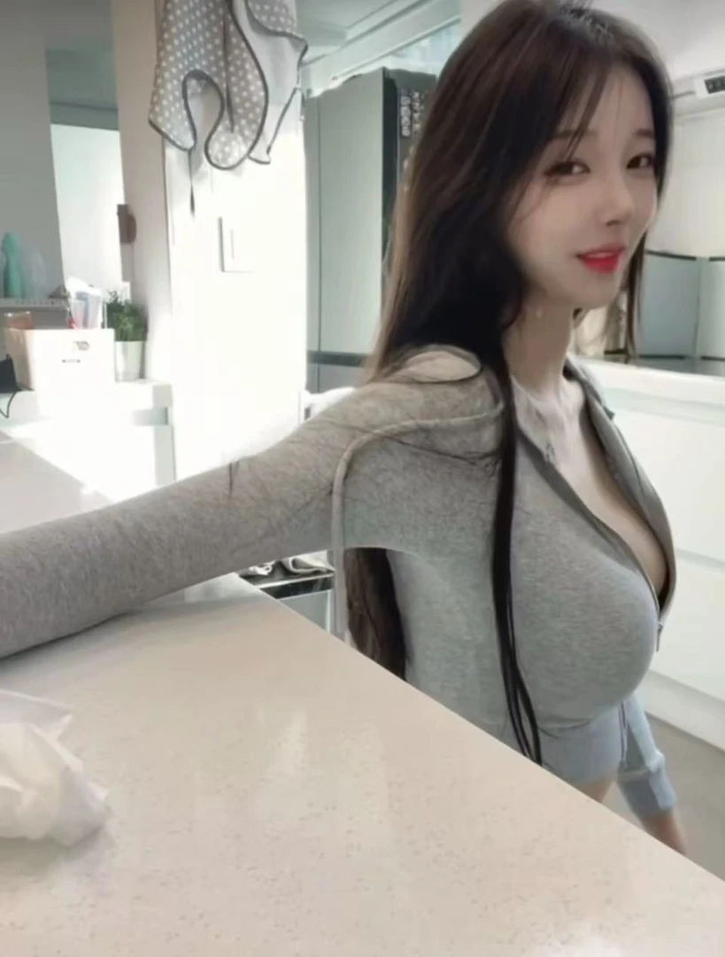 Sweet KeKe 超紧身显胸大拉链薄款连帽短款开衫小外套卫衣运动衫