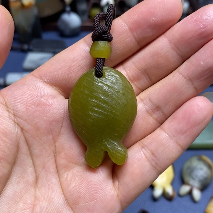 未镶嵌蛇纹石玉颈饰