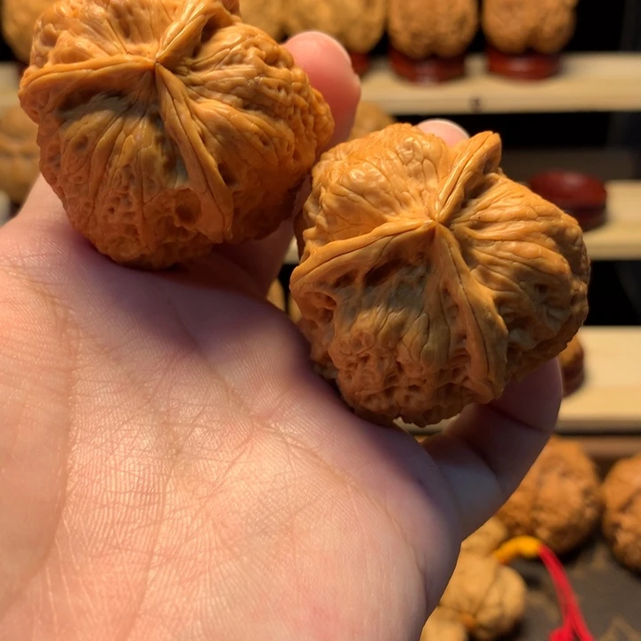 把件文玩核桃46三棱