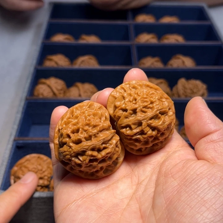 文玩核桃把件宫灯8477