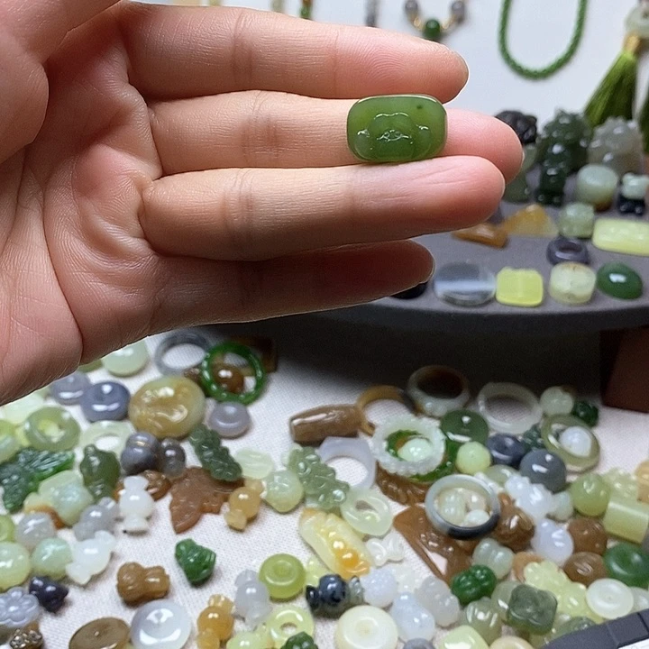 未镶嵌和田玉挂件