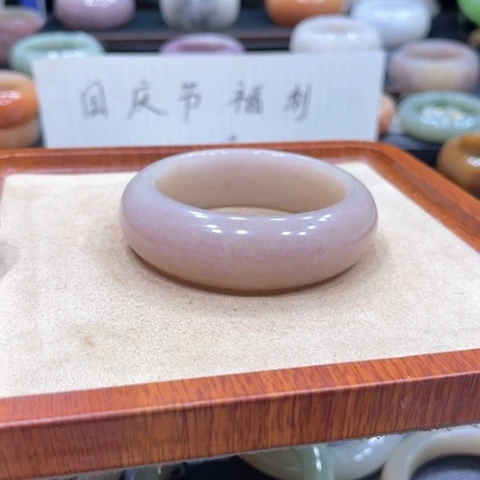 未镶嵌手镯石英质玉