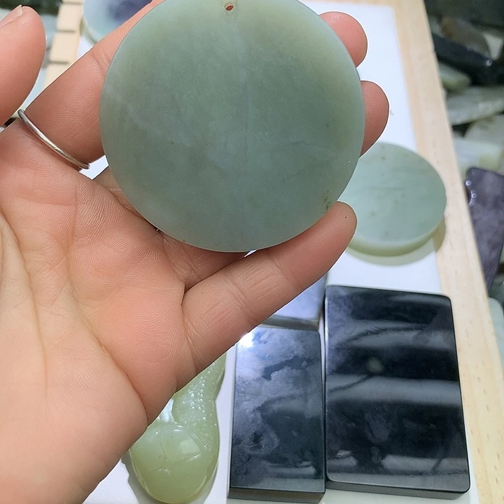 欢***者和田玉（糖玉）未镶嵌珠宝半成品