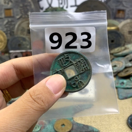 孤***独铜现代文创工艺品