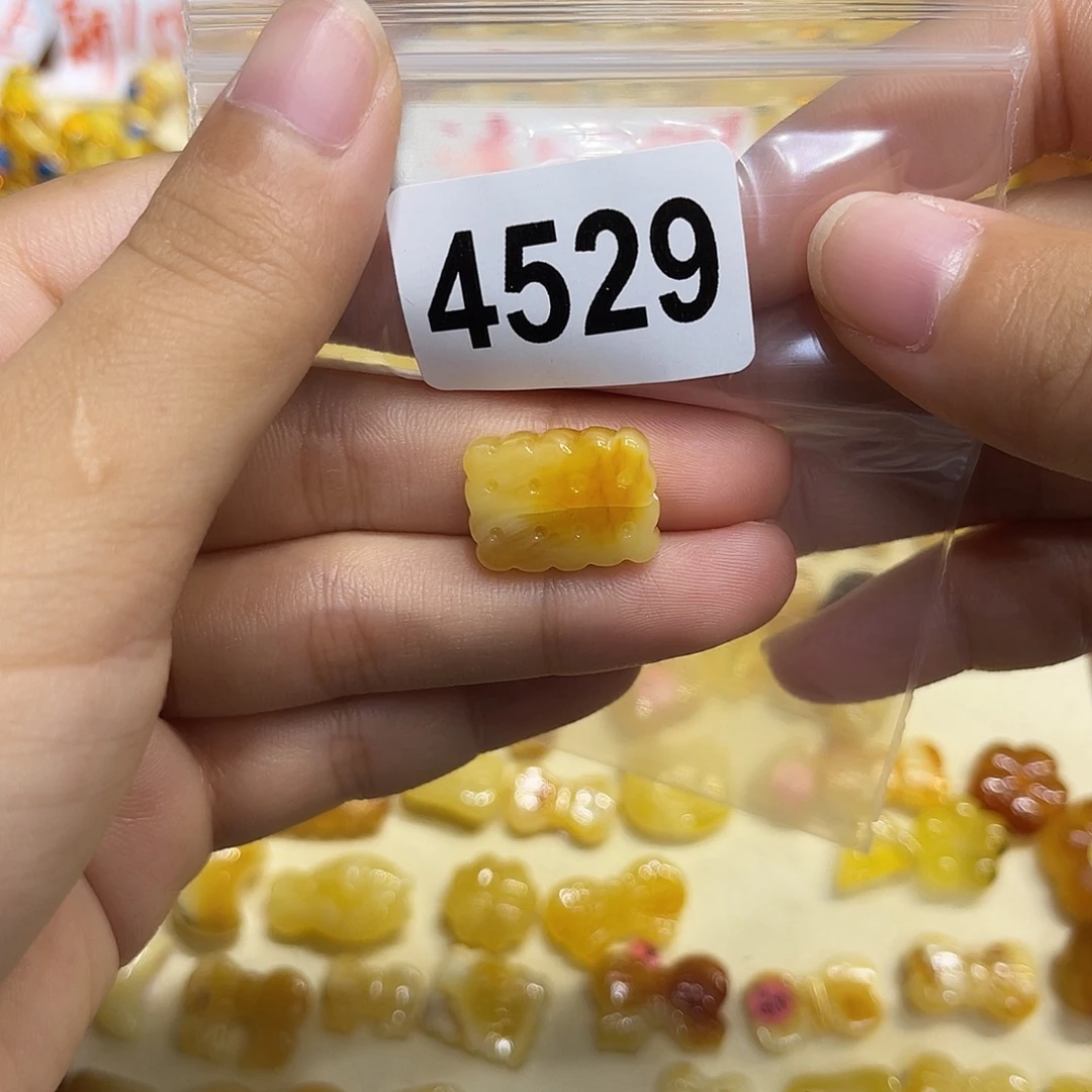 琥珀未镶嵌珠宝奇石