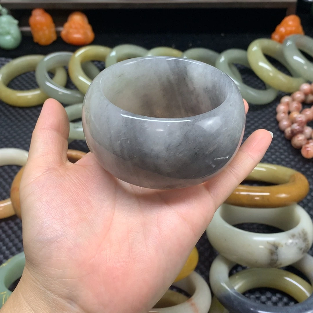 晓***冰石英质玉手镯未镶嵌