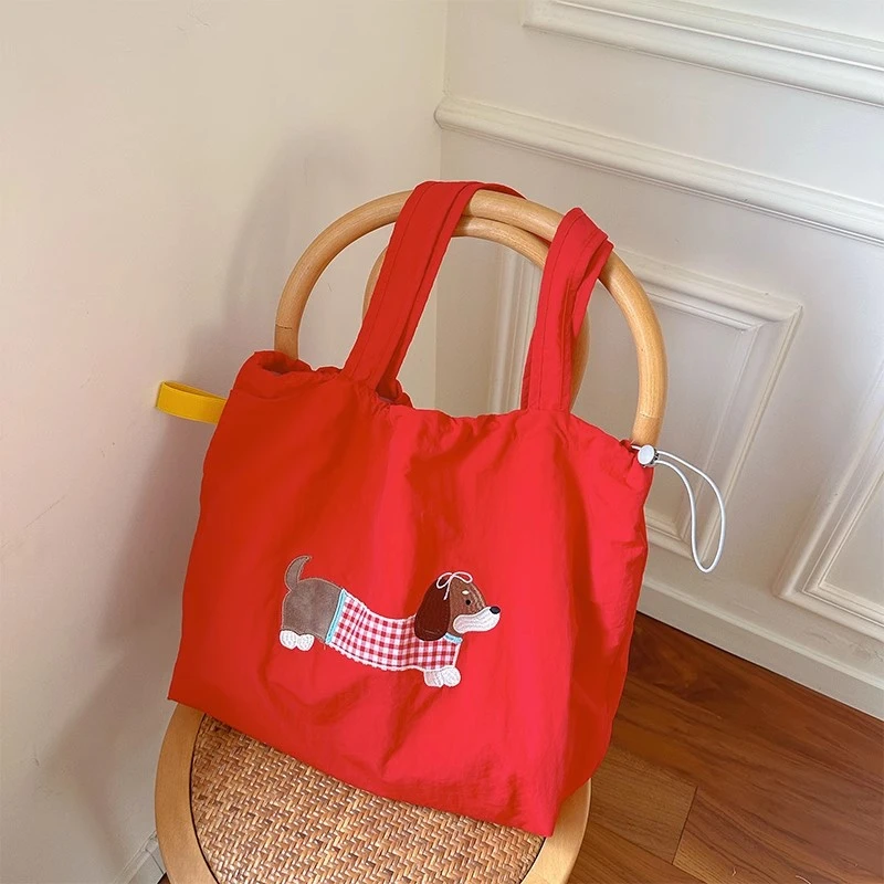 2025春季原创新款时尚尼龙刺绣大容量时尚百搭包抽绳束口单肩包