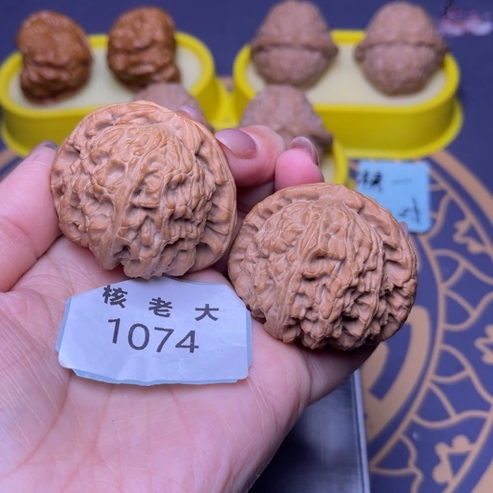 文玩核桃把件白狮子45.1074