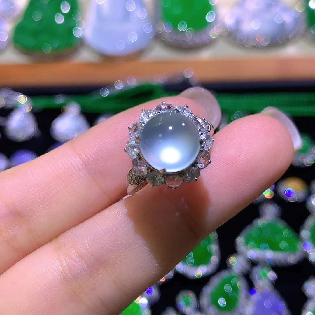 翡翠18K金镶嵌戒指玻璃种炸光蛋面