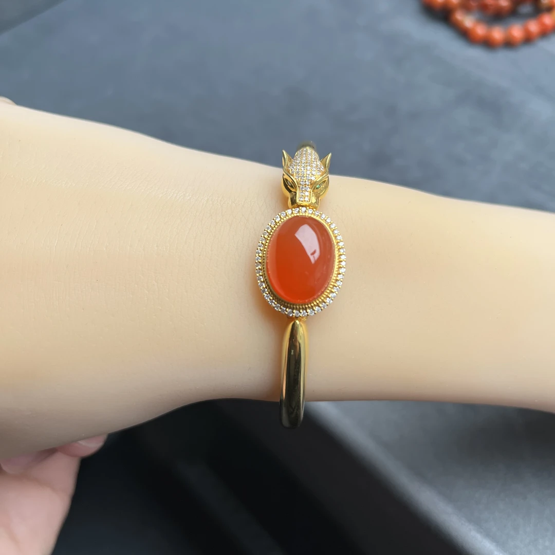 精品南红保山河湾料鸽子蛋冰红蛋面18K金镶嵌手链16.7克