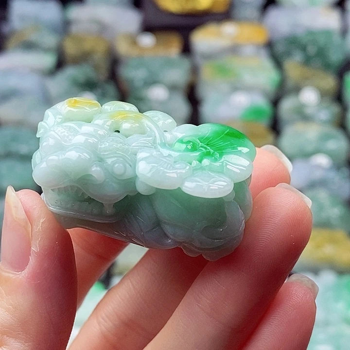 颈饰未镶嵌翡翠天然
