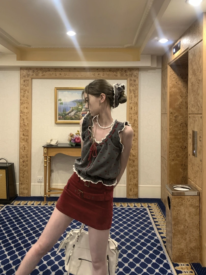 ishui-罗纳假日-ins风小众气质百搭绒面时髦双腰带酒红显白套装