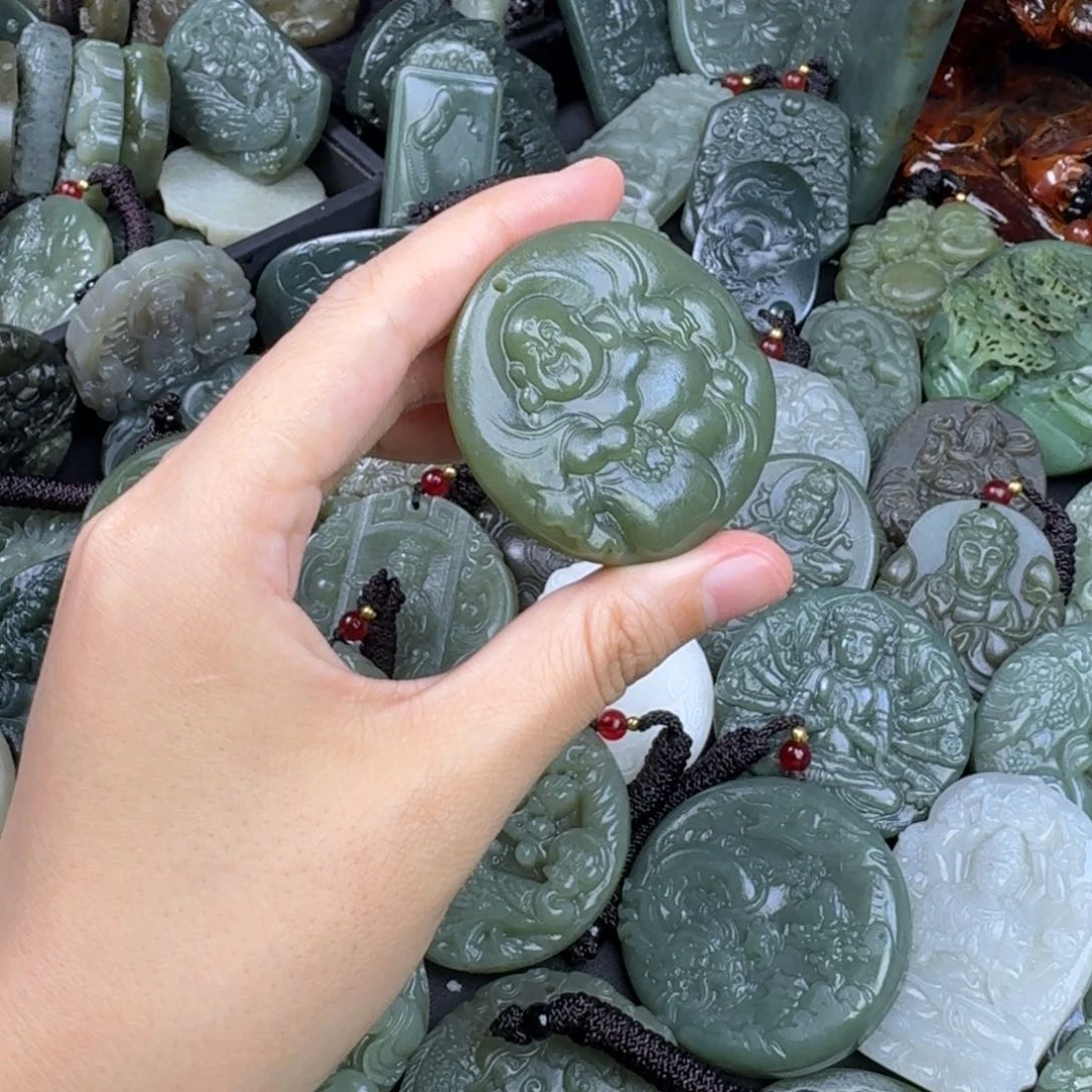 和田玉未镶嵌颈饰