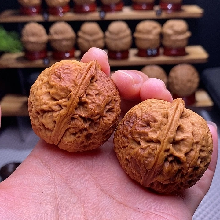 文玩核桃吊坠二龙戏珠65