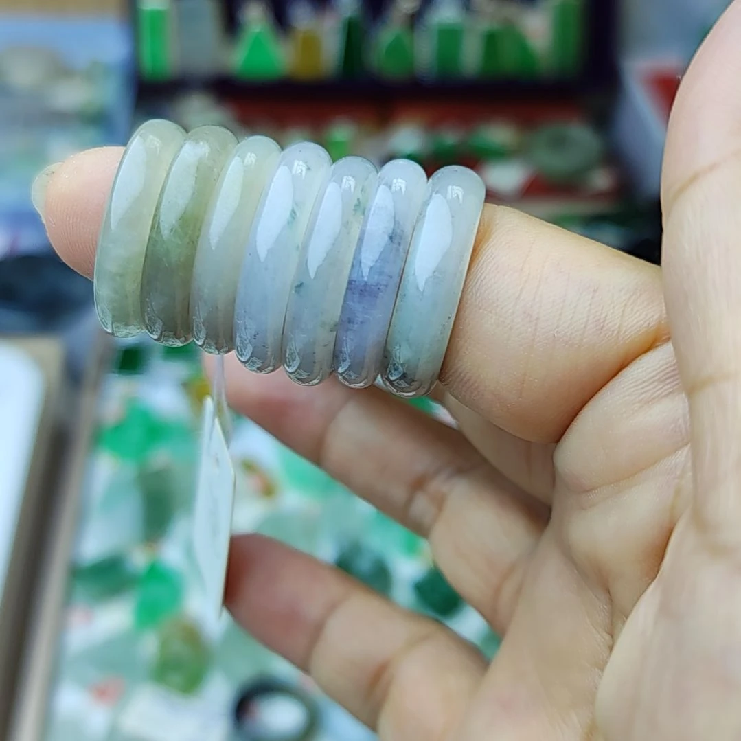 翡翠未镶嵌颈饰4  （随机发一）