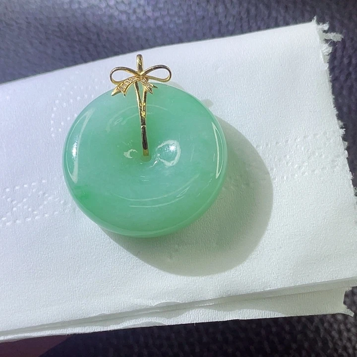 翡翠颈饰18K金镶嵌翡翠