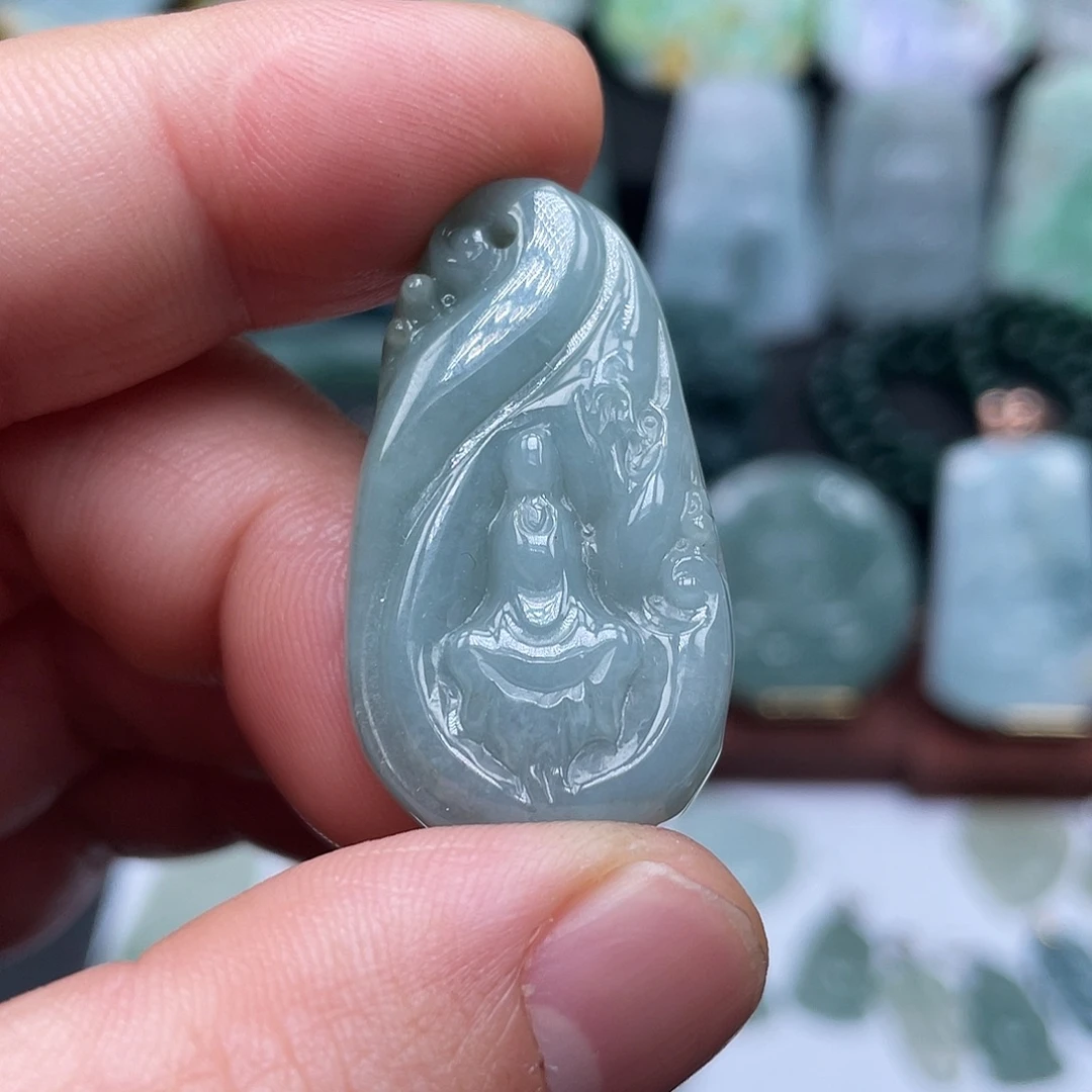 翡翠未镶嵌颈饰悟道