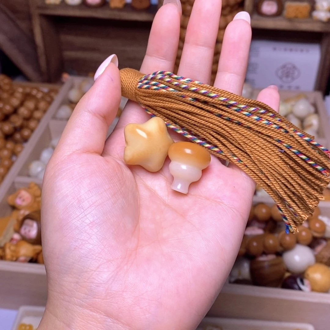 用***5吊坠猴头核桃星星，葫芦提溜，金流苏