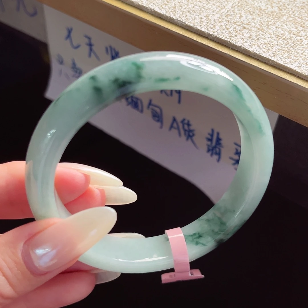 未镶嵌手镯翡翠手镯
