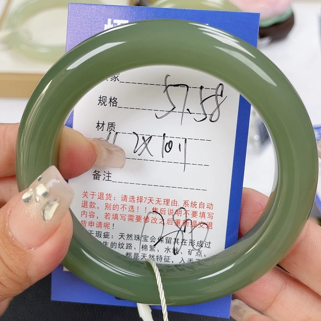 和田玉未镶嵌手镯