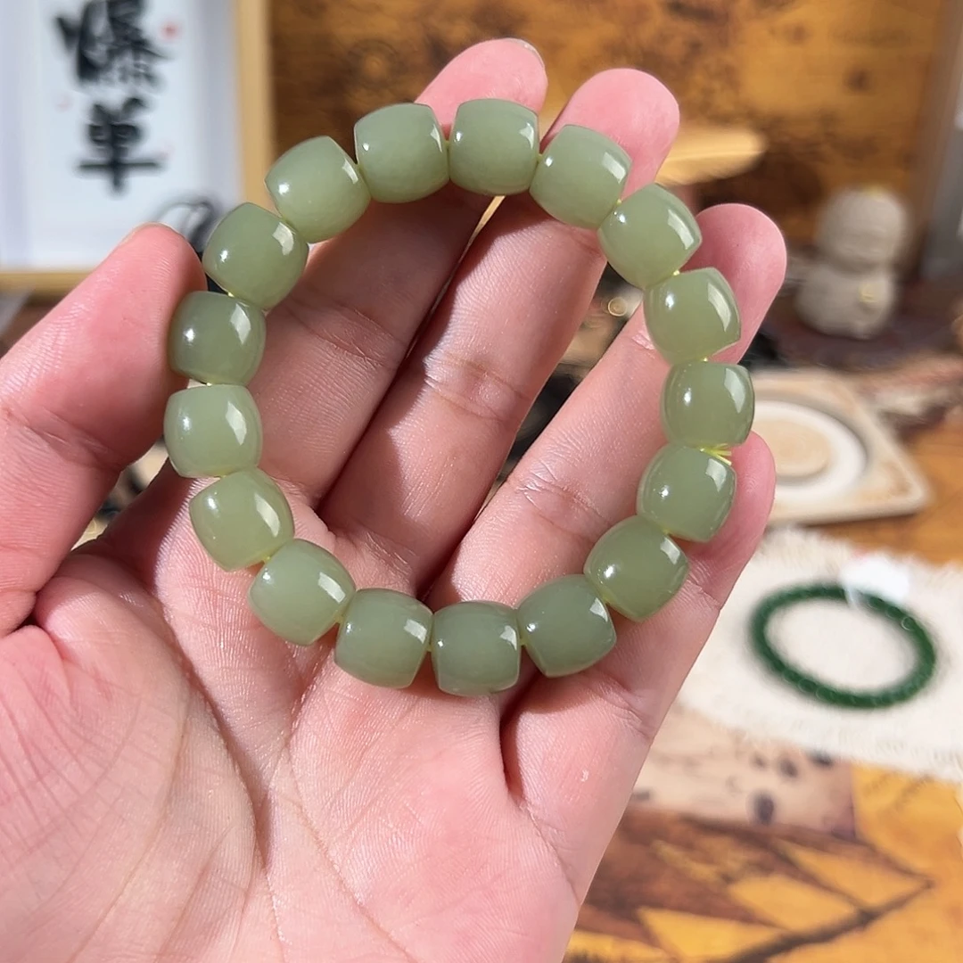 卷***王未镶嵌手链和田玉