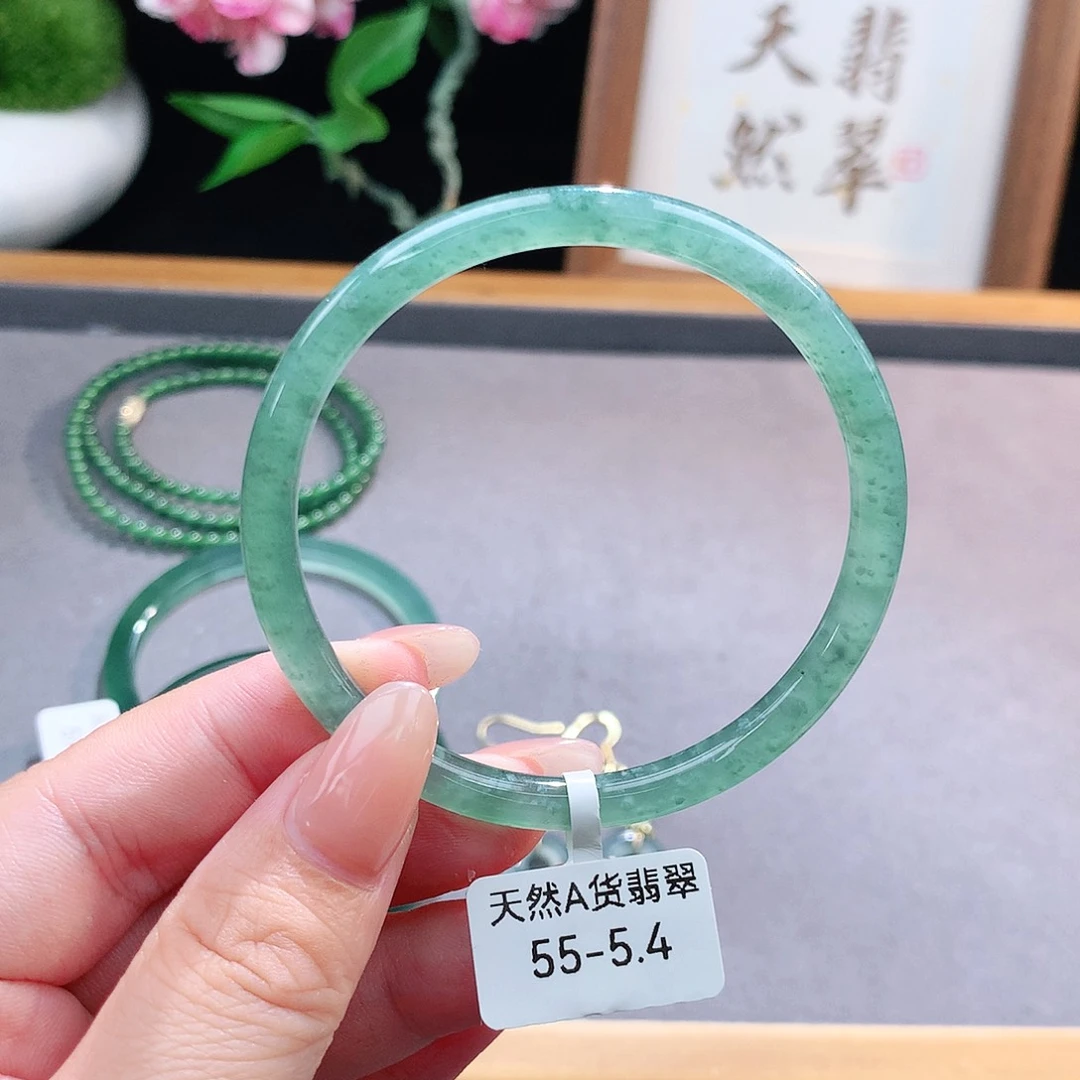 未镶嵌手镯（圆镯）翡翠
