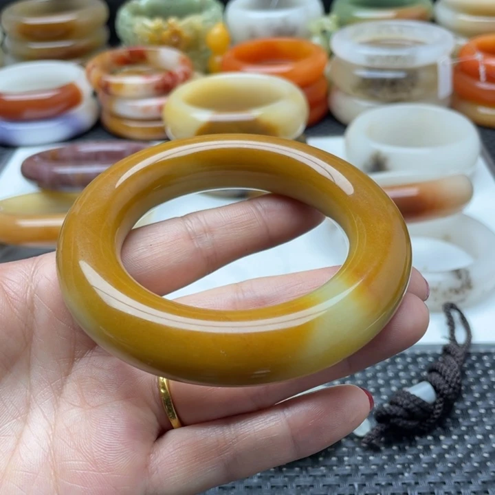 石英质玉手镯未镶嵌