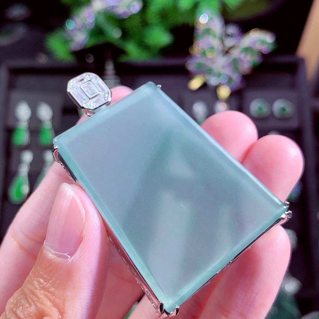 颈饰未镶嵌翡翠花*?天然